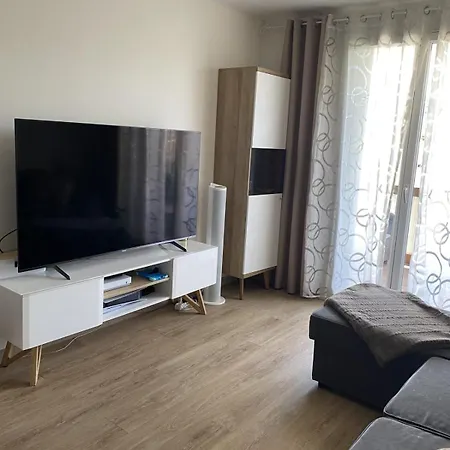 Lejlighed Spacious T2 In The Heart Of *